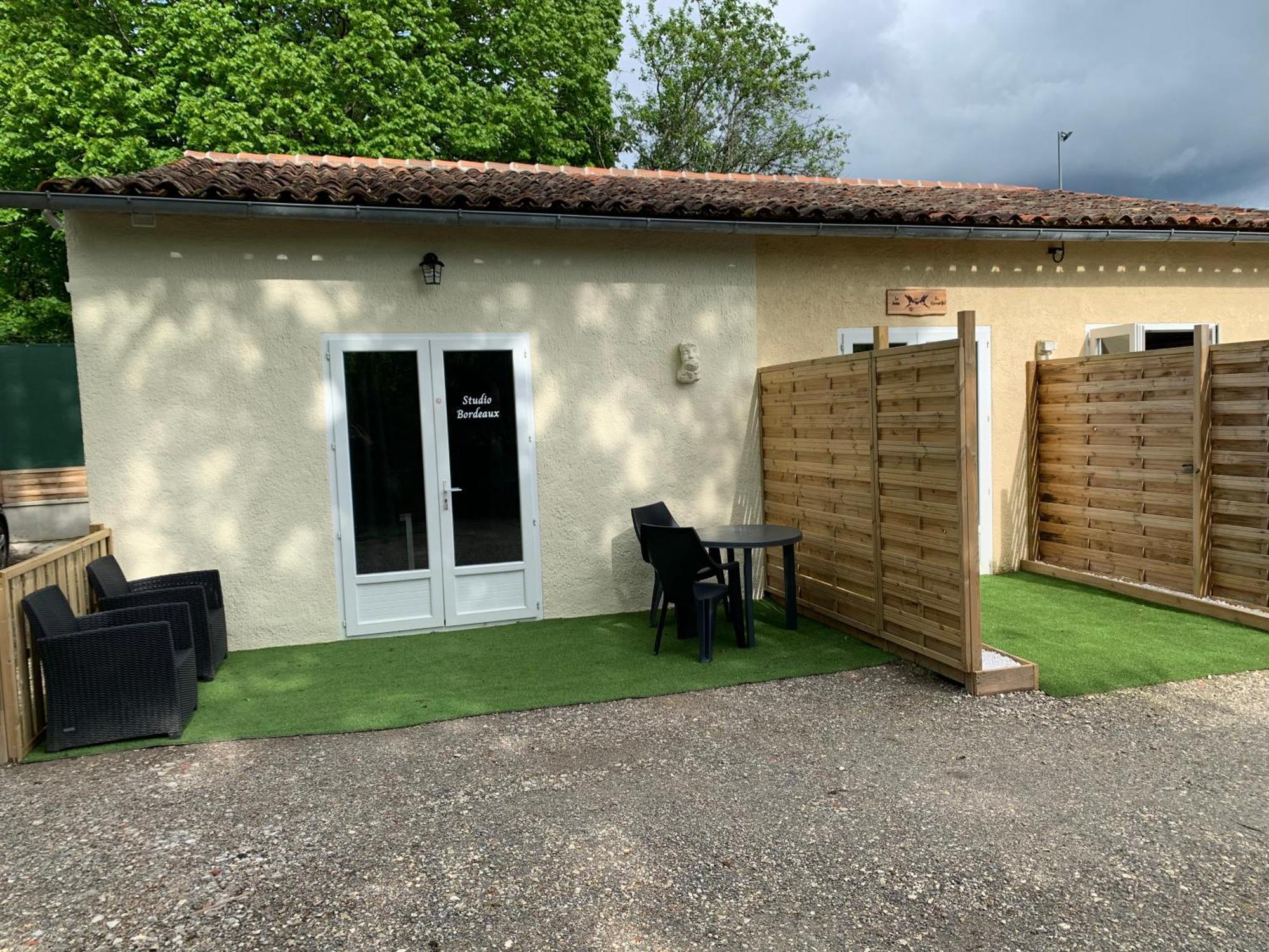 Chambre D'Hotes Naturiste Le Jardin Des Hirondelles Blanzaguet-Saint-Cybard Extérieur photo